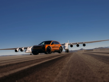 Porsche Cayenne Electric w oku burzy